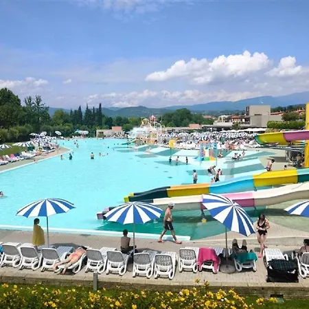 Victoria Mobilehome In Cisano San Vito * Бардолино